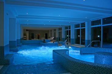 Отель Két Korona Konferencia és Wellness