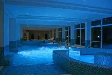 Otel Két Korona Konferencia és Wellness