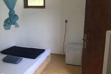 Bed and Breakfast Raveena Guest House