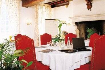 Отель Chateau De Fleurville