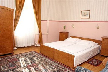 Golden Ship Hotel / Aranyhajo Fogado