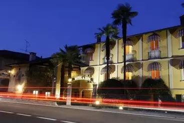 هتل Albergo La Ripa