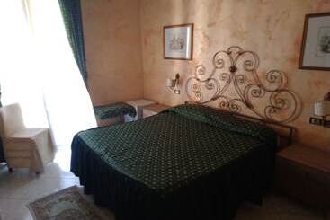 هتل Centrale Europa