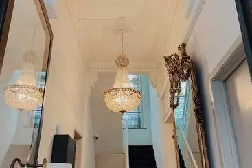 ペンション La Lys Rooms & Suites