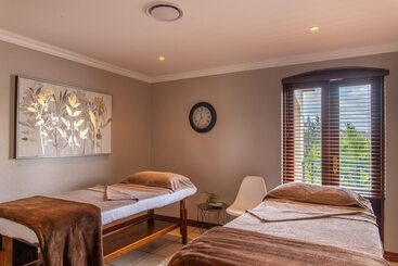 نزل Oliver S Restaurant & Lodge