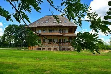 アパートホテル Agropensiunea Alex