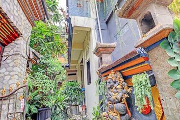 Hôtel Oyo 91208 Suana Guest House