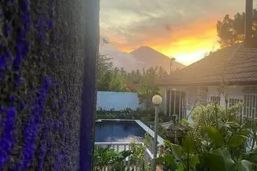 ペンション Bali Amed Feel Home Villa