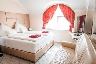 ホテル Kaiser Panzió