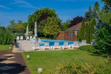 בית מלון כפרי Kiss