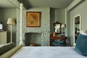 هتل The Pig In The Wall