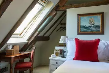 هتل The Pig In The Wall