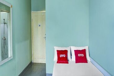 هتل Spot On 91205 Rindang Guesthouse Syariah