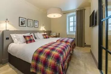 تختخواب و صبحانه The Manoir