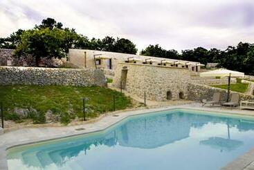 בית מלון כפרי Donnapaola Modern Farm