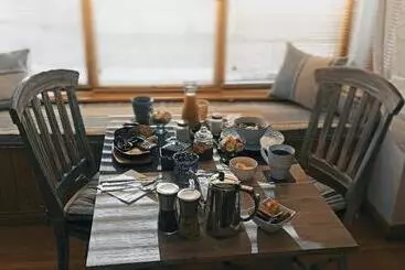 Outlander Boutique B&b King