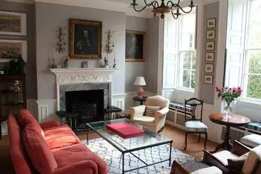 Aamiaismajoitus (B&B) Bowlish House