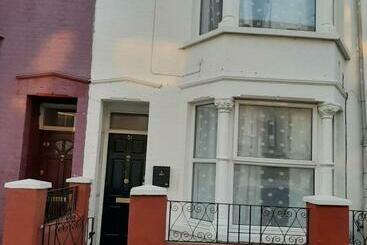 住宿加早餐  Alistair Lodge