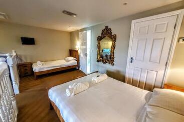 מלון דירות The Golden Ball