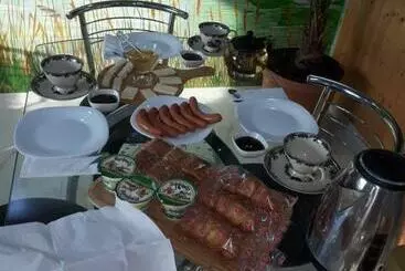 هاستل Yeghegn