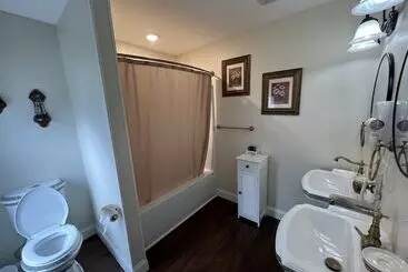 Holland Farmhouse Inn B&b