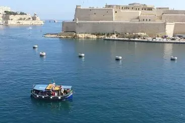 هتل Senglea Suites