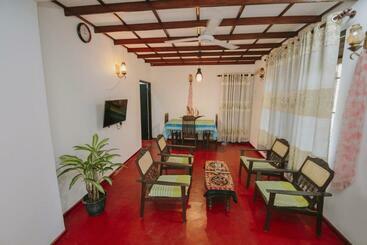 Pension (Hôtel basse catégorie) Martin S House