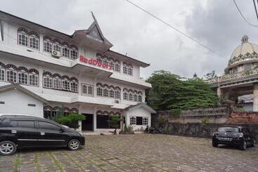 Hotel Reddoorz @ Jalan Jendral Sudirman Jambi 2