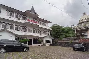 Hotel Reddoorz @ Jalan Jendral Sudirman Jambi 2