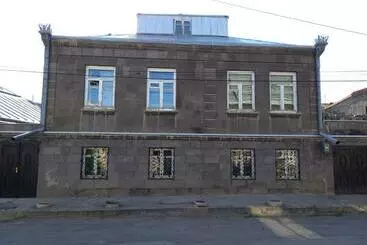 تختخواب و صبحانه H.a.s.k