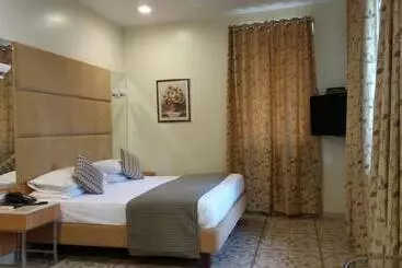 Bentley Hotel, Marine Drive