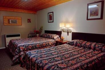 מוטל Kootenay Country Inn