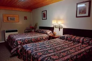 مُتل Kootenay Country Inn