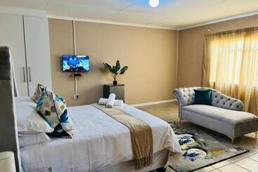 Aaron S Nest Bed And Breakfast