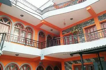 پانسیون Paramount Guest House