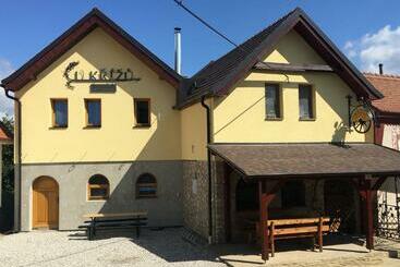 ペンション Vinný Sklep U Křížů