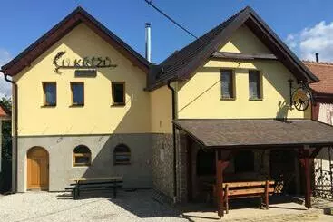 Pensione Vinný Sklep U Křížů