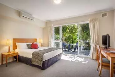 هتل C Mandurah Apartment Resort