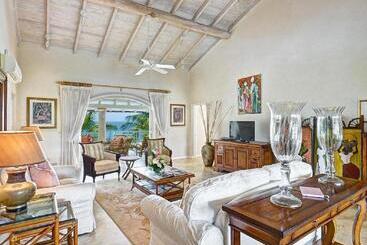 هتل Port St. Charles