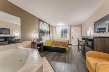 酒店 Super 8 By Wyndham Lake Charles Northeast