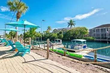 מוטל Latitude 26 Waterfront Resort And Marina