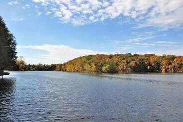 بيت ريفى Plymouth Rock Camping Resort