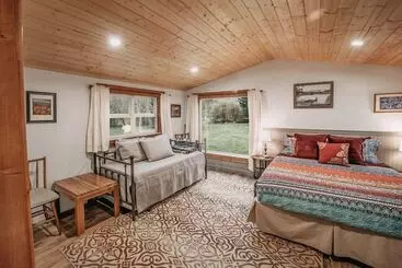 Cottage 71mf  Rustic   Pets Ok   Sleeps 4