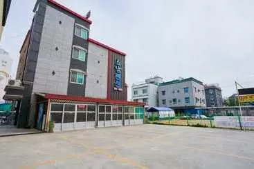 Daecheon Sinhwa Pension