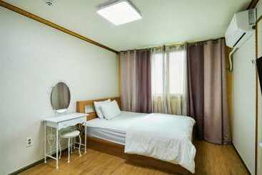 Daecheon Sinhwa Pension