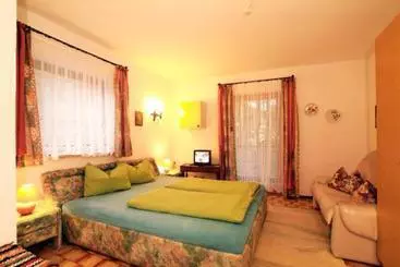 Bungalows Alpenwelt Pension Und Camping