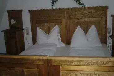 Отель Apartment Grattschlössl