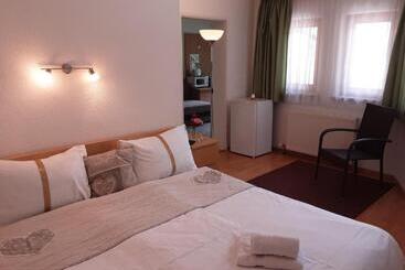 בית מלון כפרי Apartment House Seerose