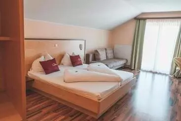 Pansiyon Landgasthof Wöhrer