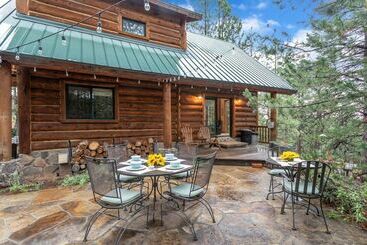 קוטג'' Cabin In The Pines! 3 Levels, Family Game Room, Private Patio, Sweeping Forest Views! By Redawning